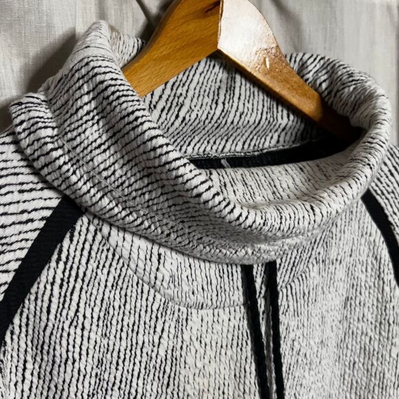 Kirkland Signature Women's Gray Jacquard Cowl Neck Pullover Sweatshirt Size XL - Picture 5 of 11